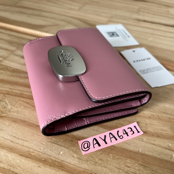 Coach Wallet🎈🎈 - Picture 3 of 10